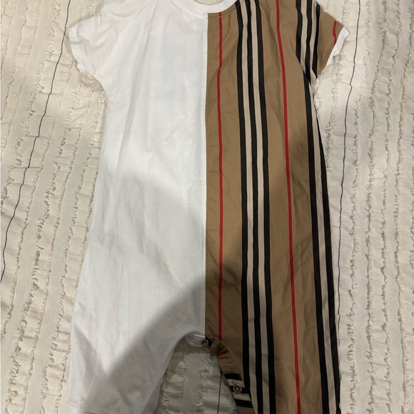 Authentic Burberry Kids Jumpsuit Size 9 months - Picture 4 of 6